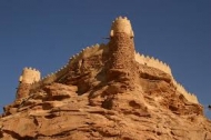 الجوف.. المقاومة تسيطر على معسكر الخنجر واشتباكات متقطعة في منطقة شدبا